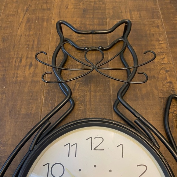 Acurite Black cat metal clock - Picture 5 of 6